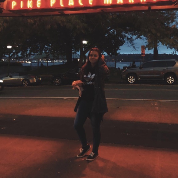 Meet your Posher, Angiee - Picture 1 of 1